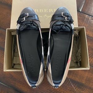 Authentic Avonwick Burberry flats size 39